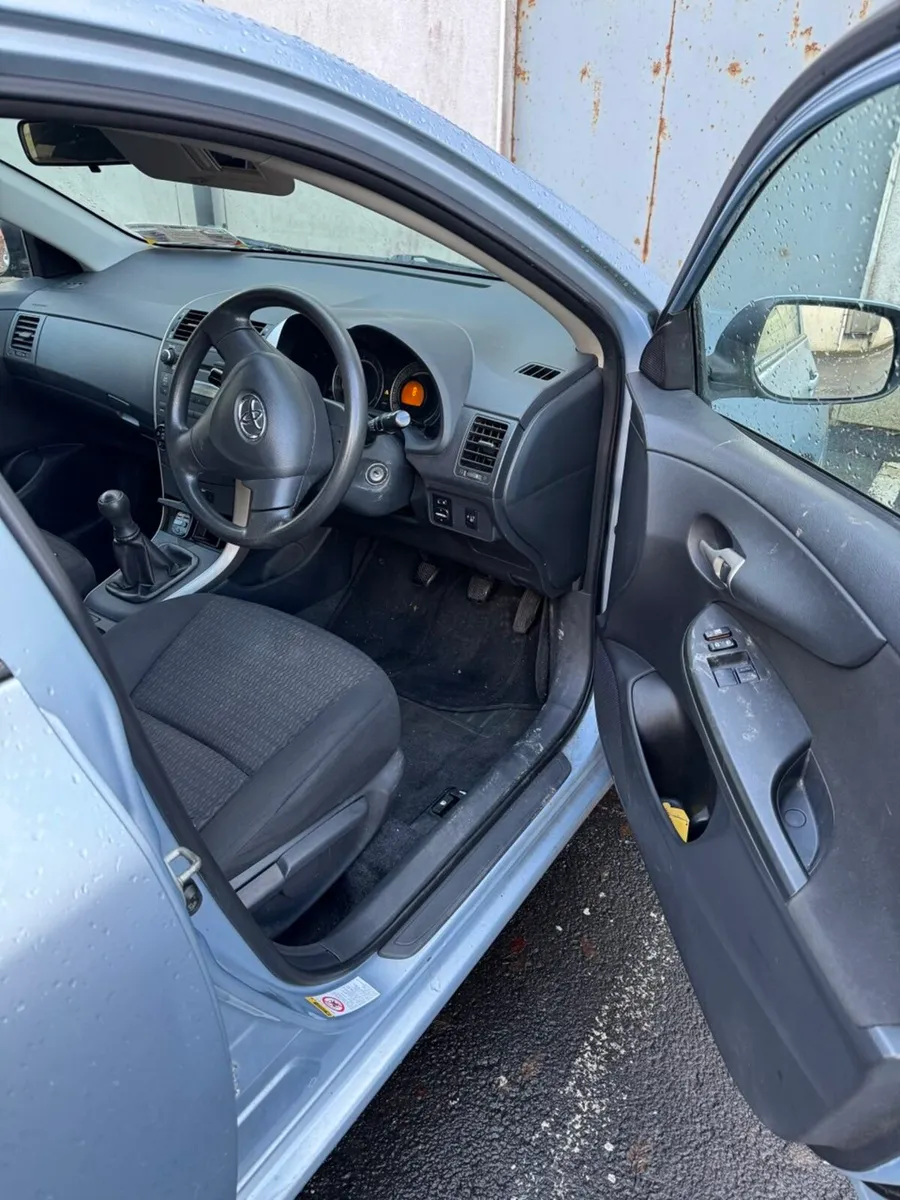 Toyota Corolla 2010 - Image 3