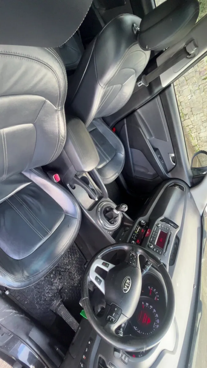 2011 Kia Sportage - Image 2