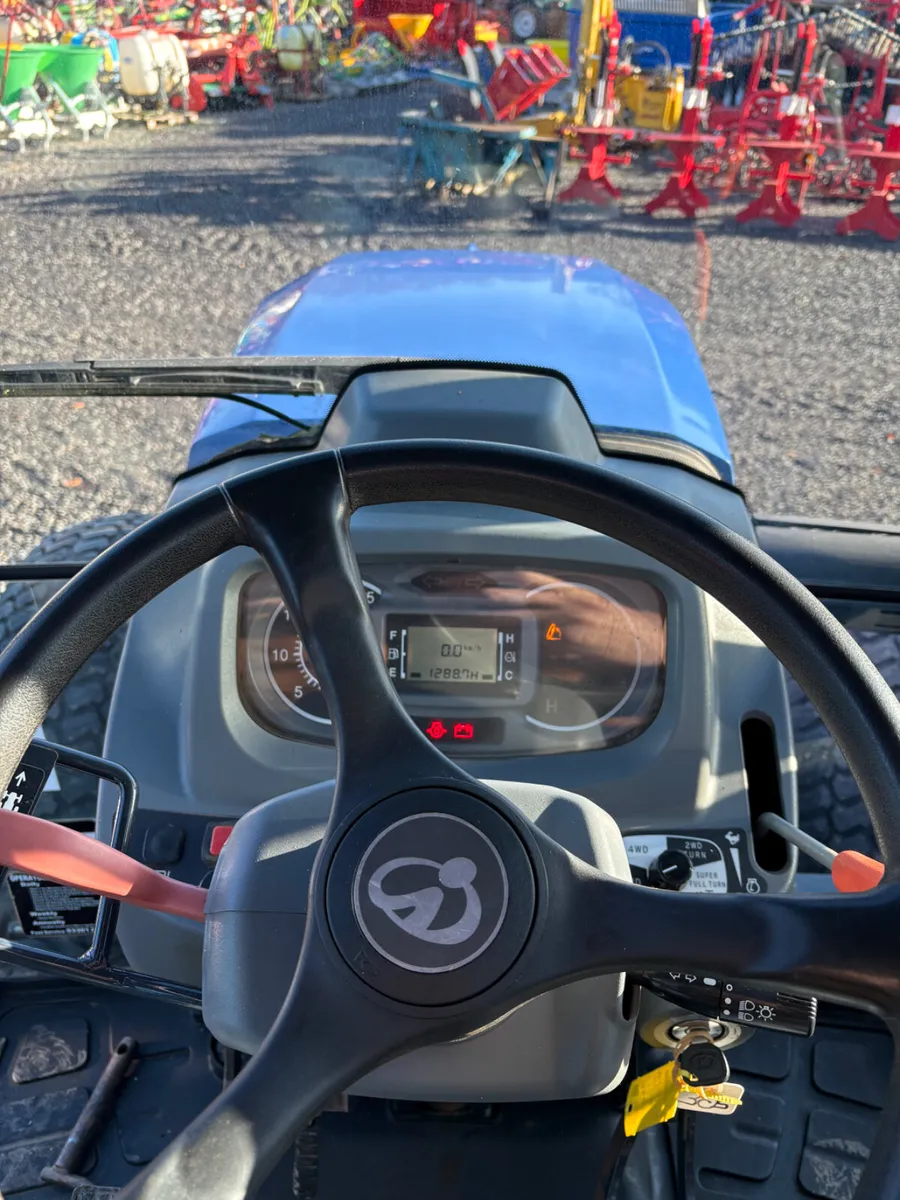 Iseki TJA8080 Tractor - Image 3