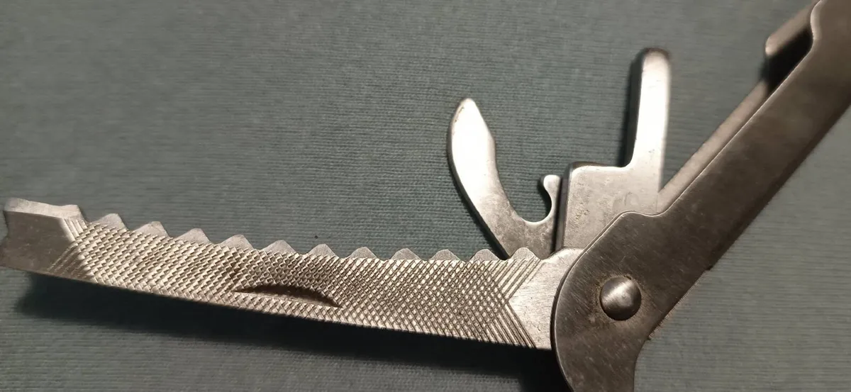 Classic Army Knife & Tools - Image 2