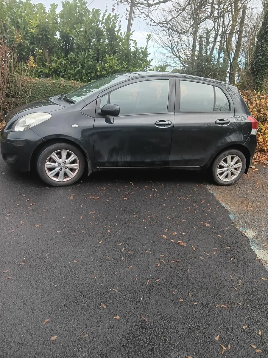 Toyota Yaris 2010 - Image 2