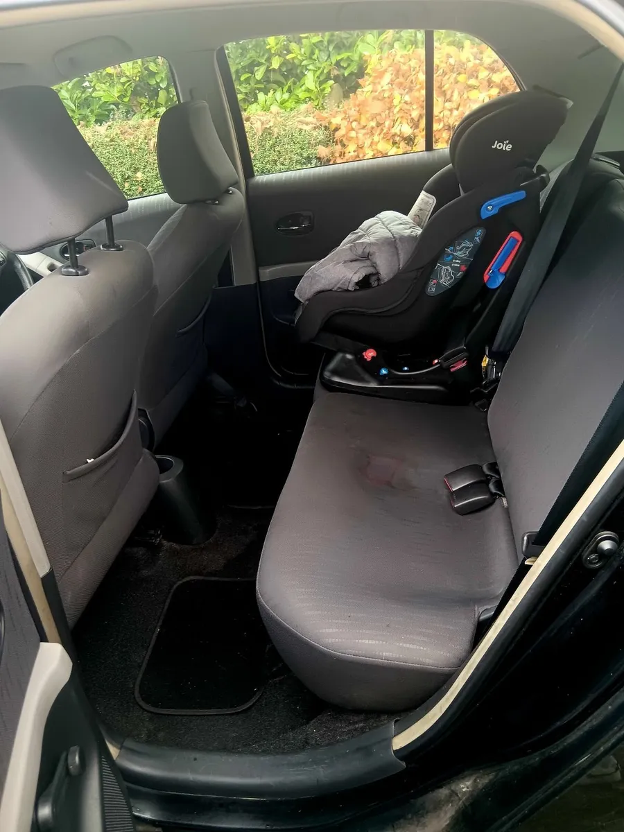 Toyota Yaris 2010 - Image 4