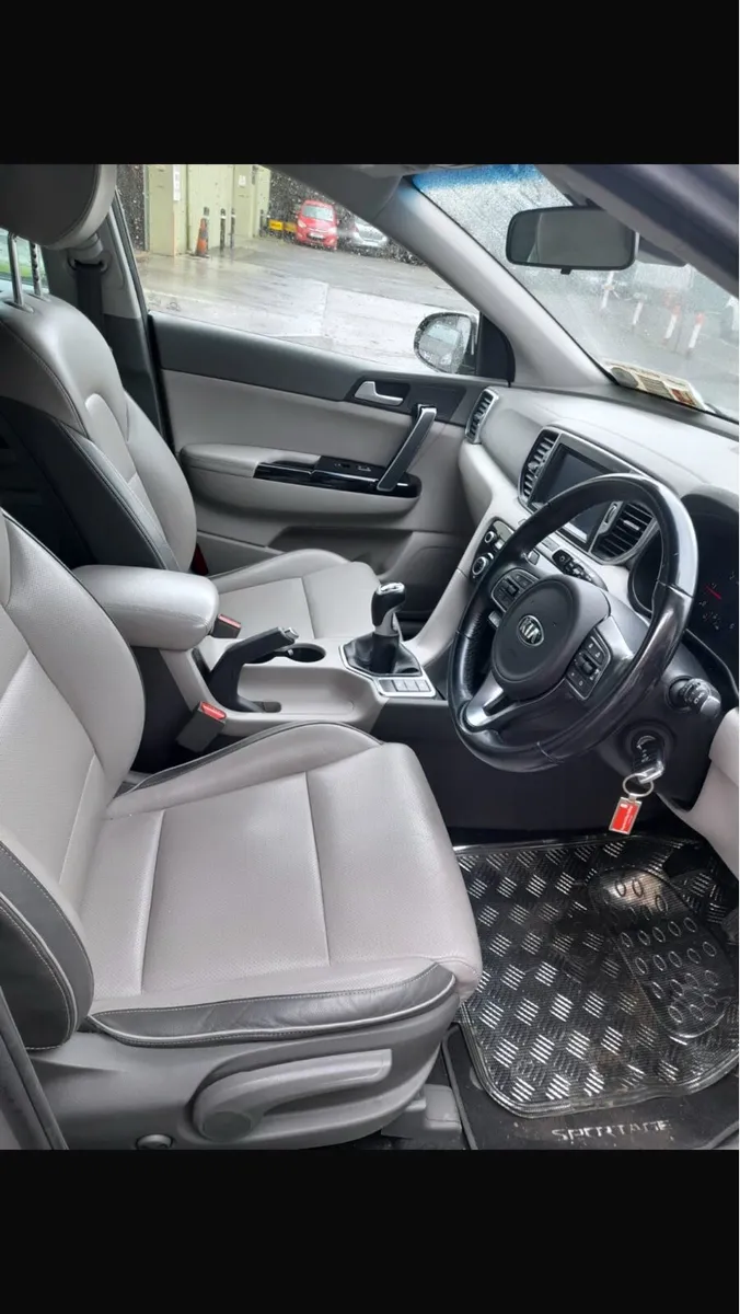 2017 Kia Sportage 1.7 CDRi EXL - Image 3