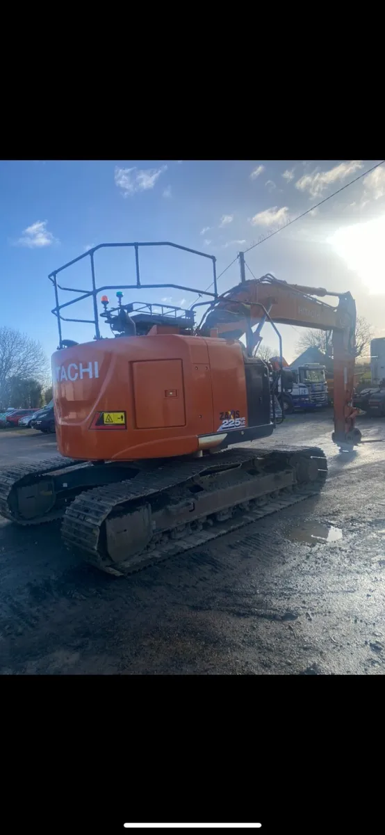 2019 Hitachi Zaxis 225-6 - Image 3