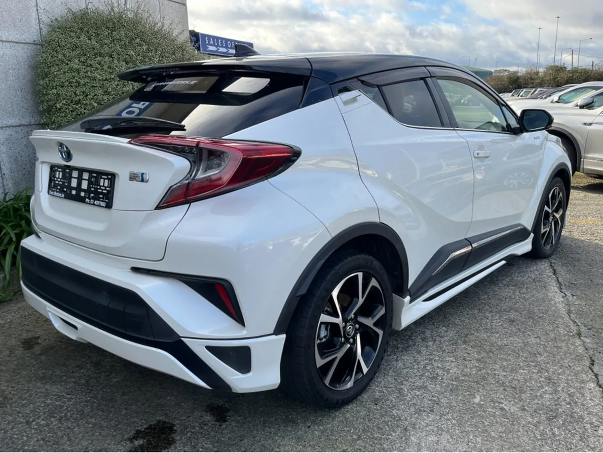 Toyota C-HR SOL MODELLISTA AUTOMATIC HYBRID 1.8 PE - Image 4