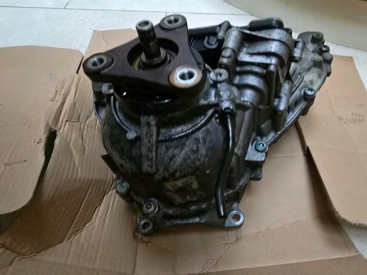 BMW X3 2013 Xdrive f25 driveshaft transfer box - Image 1