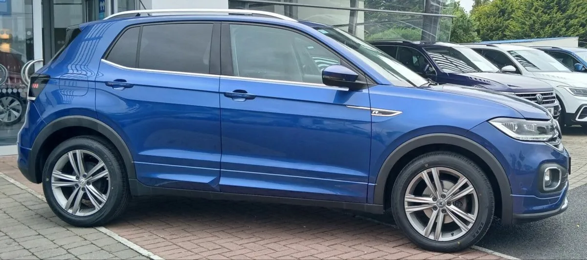 Volkswagen T-Cross R-Line 1.6 TDI 95HP **REAR VIEW - Image 2