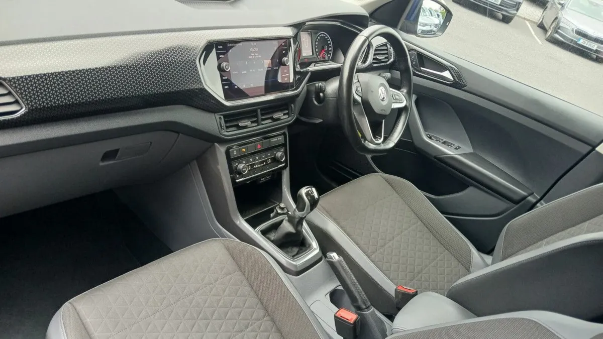 Volkswagen T-Cross R-Line 1.6 TDI 95HP **REAR VIEW - Image 3