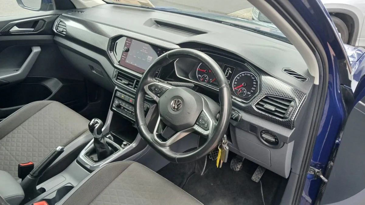 Volkswagen T-Cross R-Line 1.6 TDI 95HP **REAR VIEW - Image 4