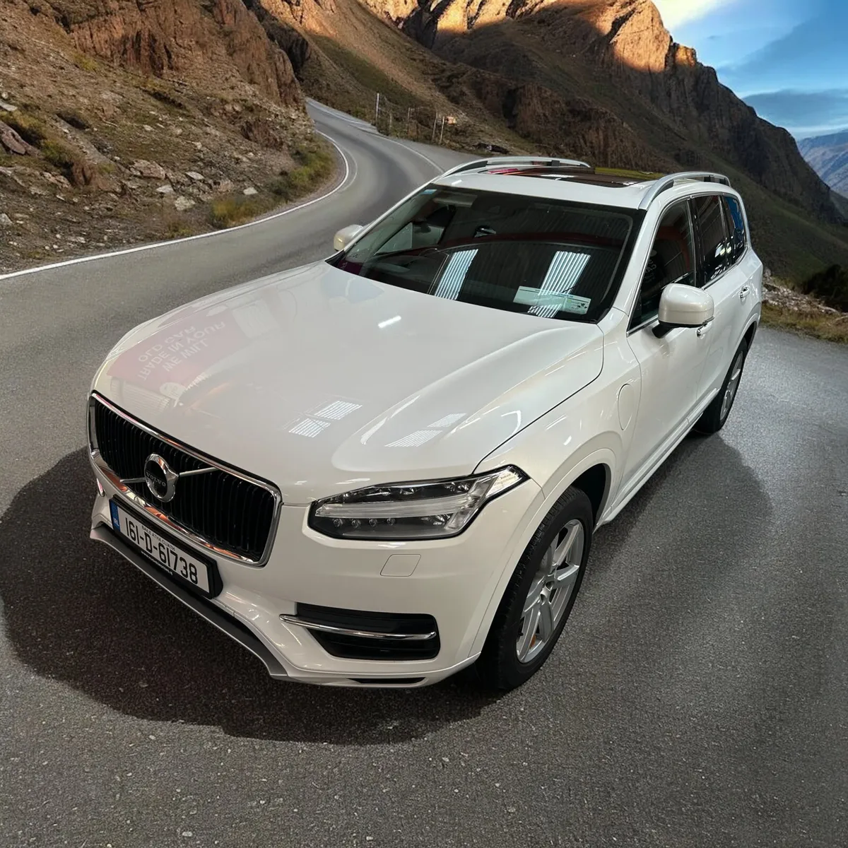 2016 Volvo XC90 2.0 T8 400PS HYBRID MOM 7-SeatAuto - Image 3