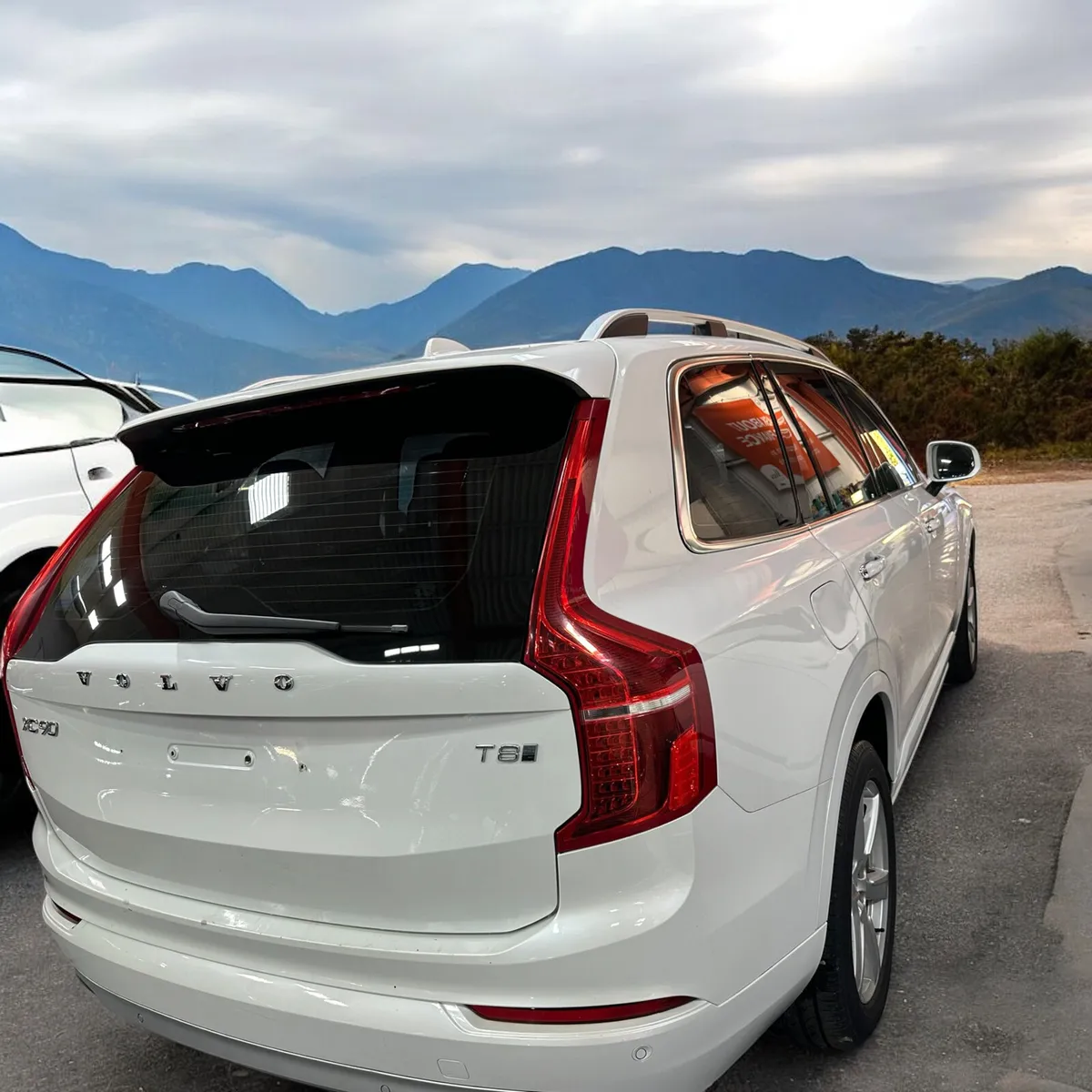 2016 Volvo XC90 2.0 T8 400PS HYBRID MOM 7-SeatAuto - Image 2