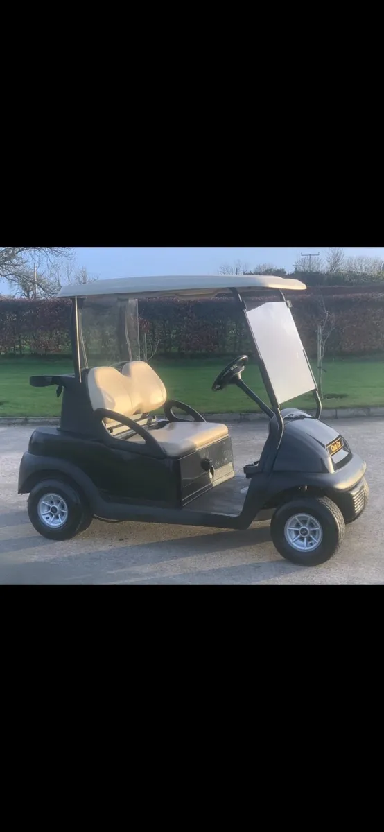 Golf buggy - Image 1