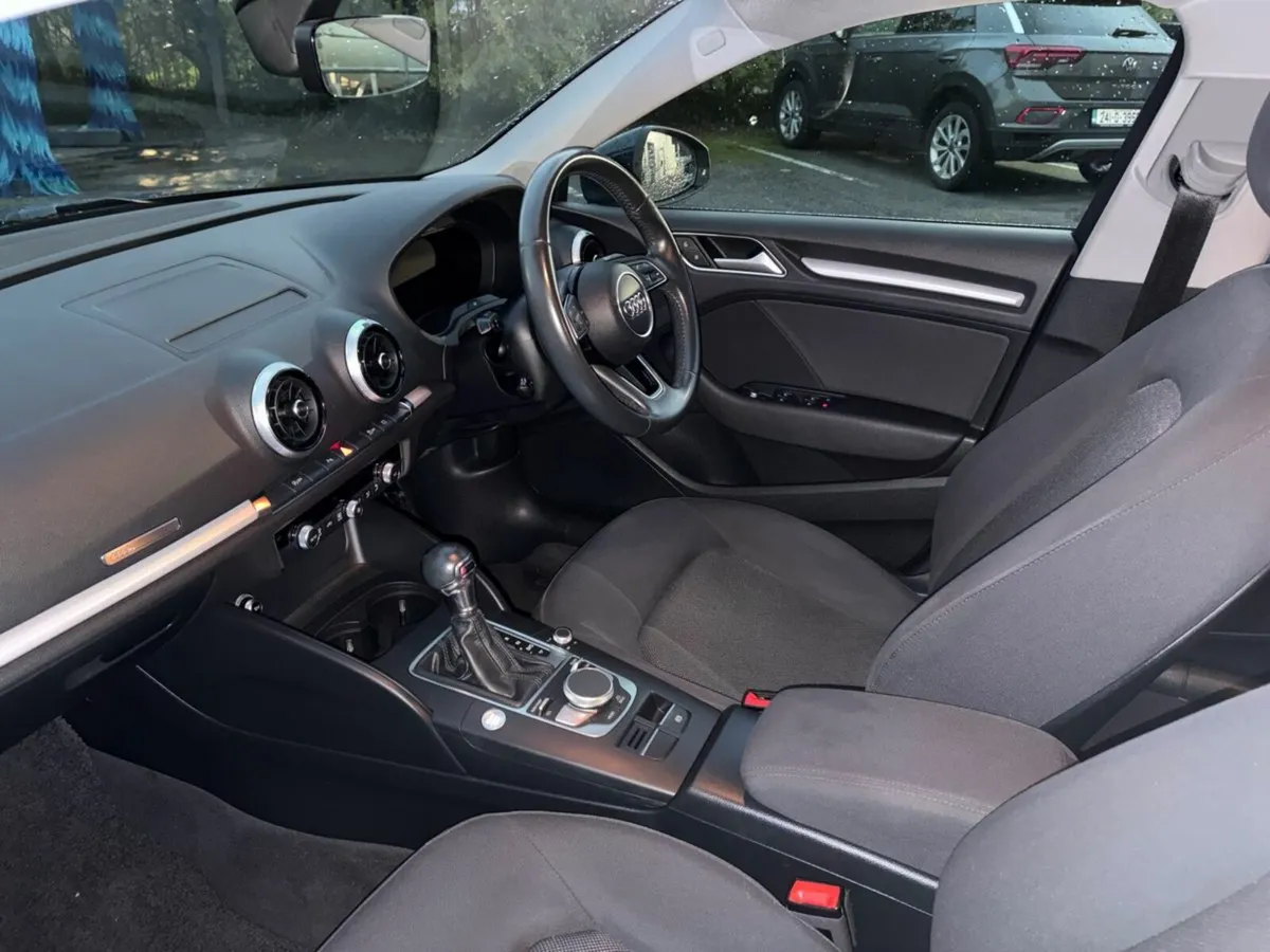 Audi A3 SE ULTRA 1.4TFSI 150HP AUTO - Image 2