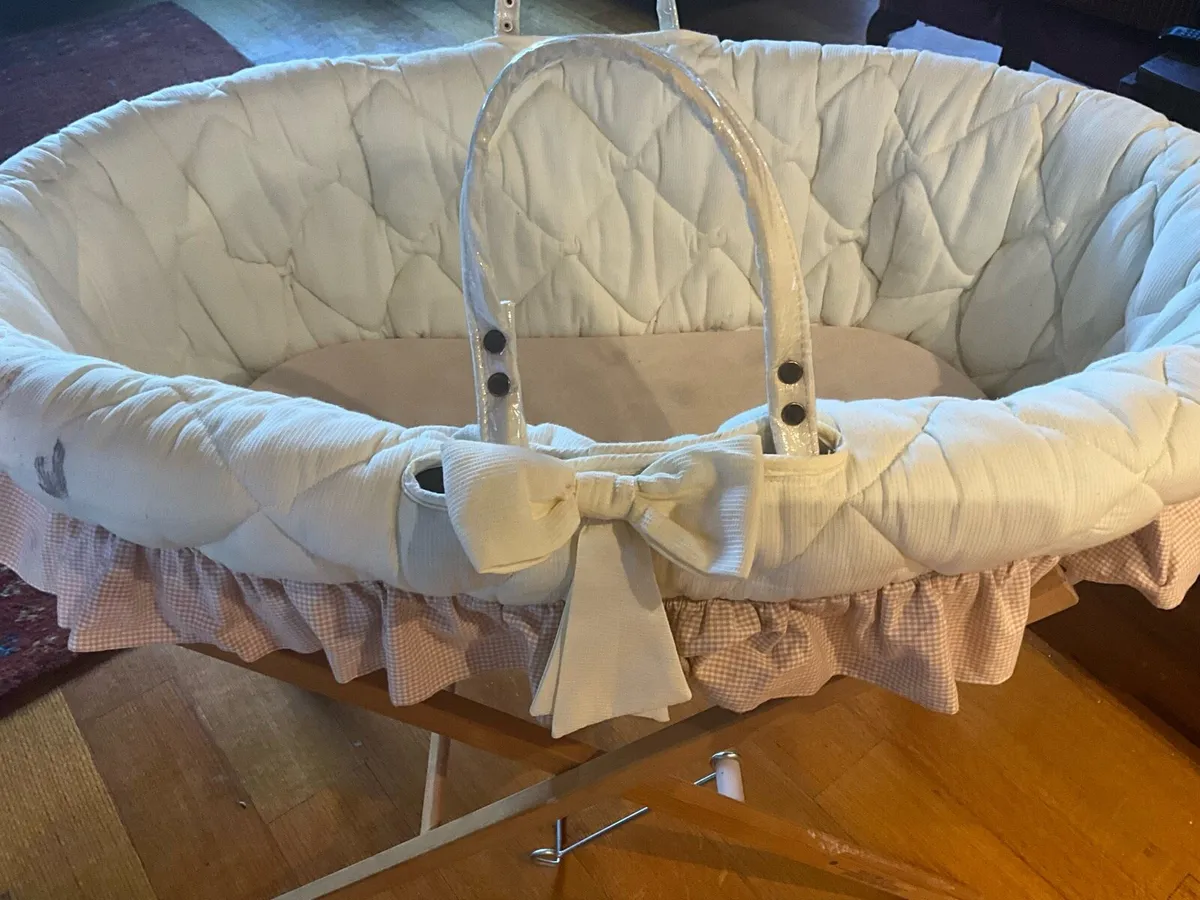 Moses Basket with Stand - Image 3