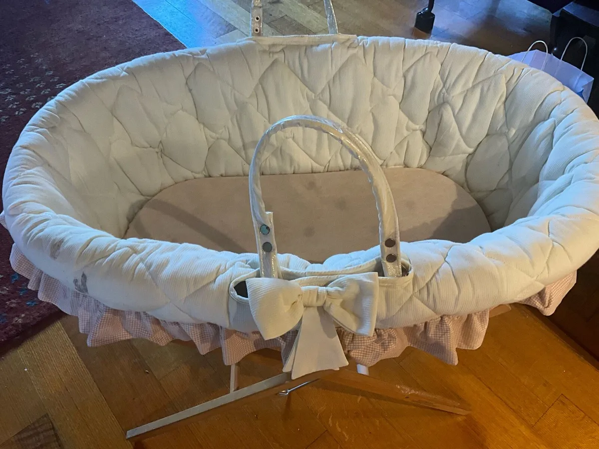 Moses Basket with Stand - Image 4