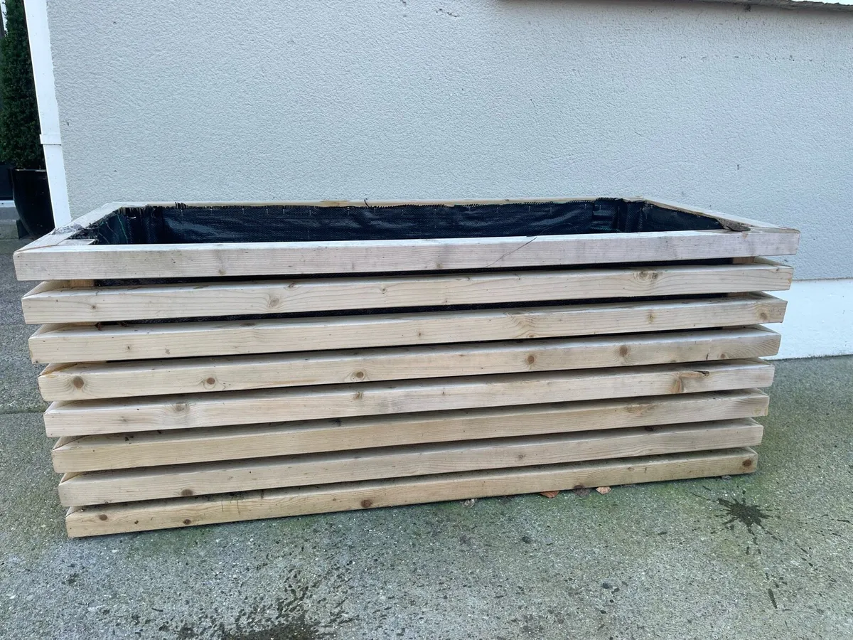 Raised planter box - Image 1