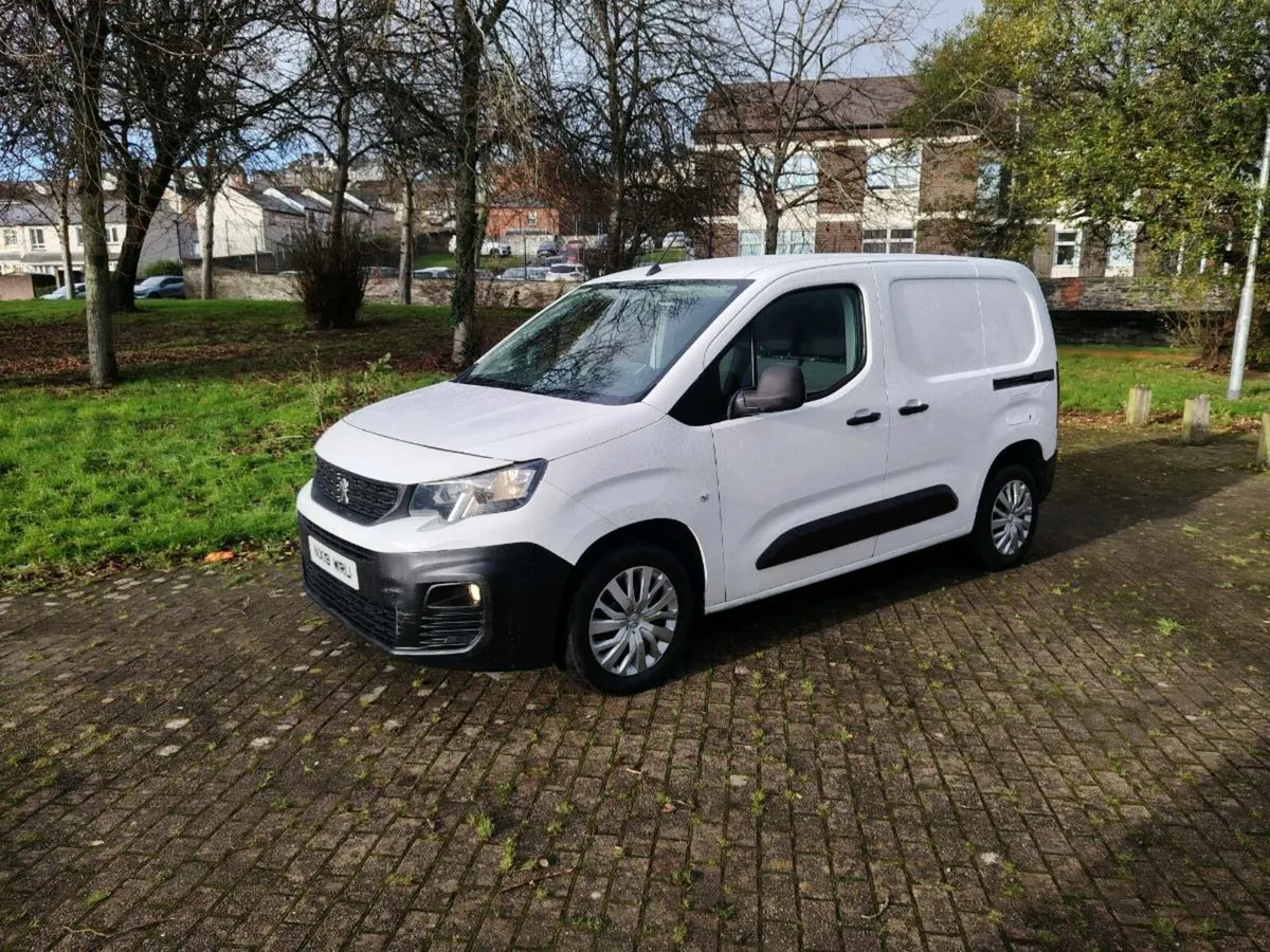 2019 Peugeot partner 1.6 DIESEL 3 SEATER LIKE NEW - Image 2