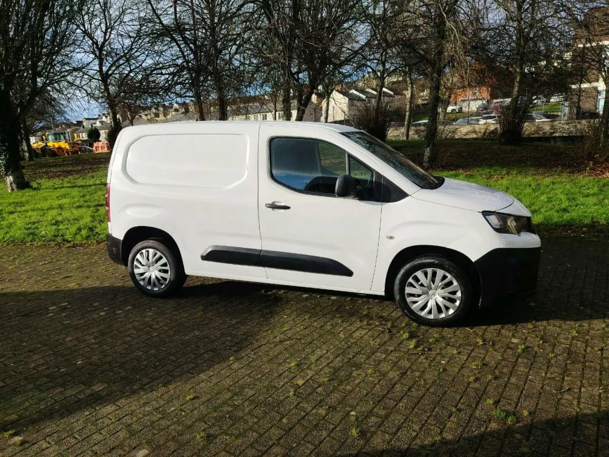 2019 Peugeot partner 1.6 DIESEL 3 SEATER LIKE NEW - Image 4