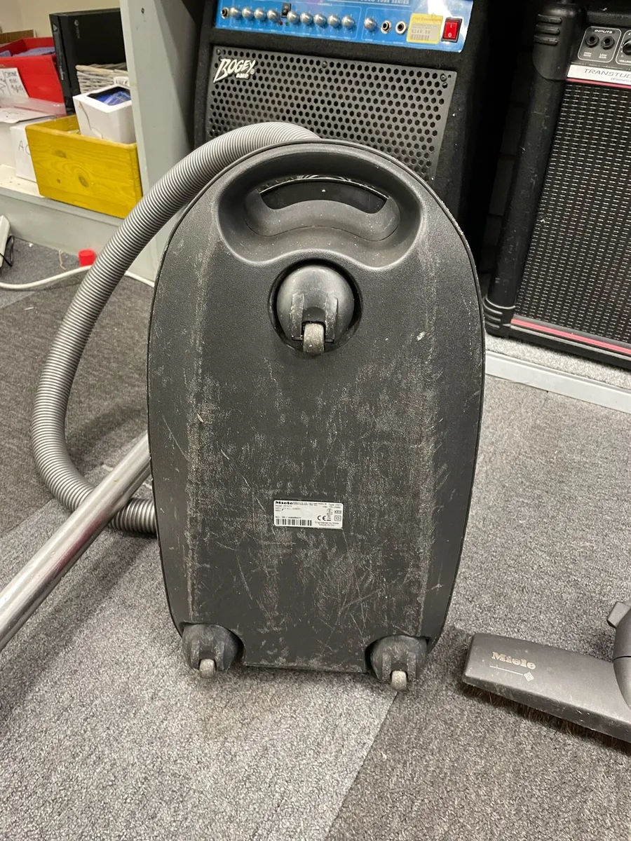 Miele vacuum cleaner - Image 4