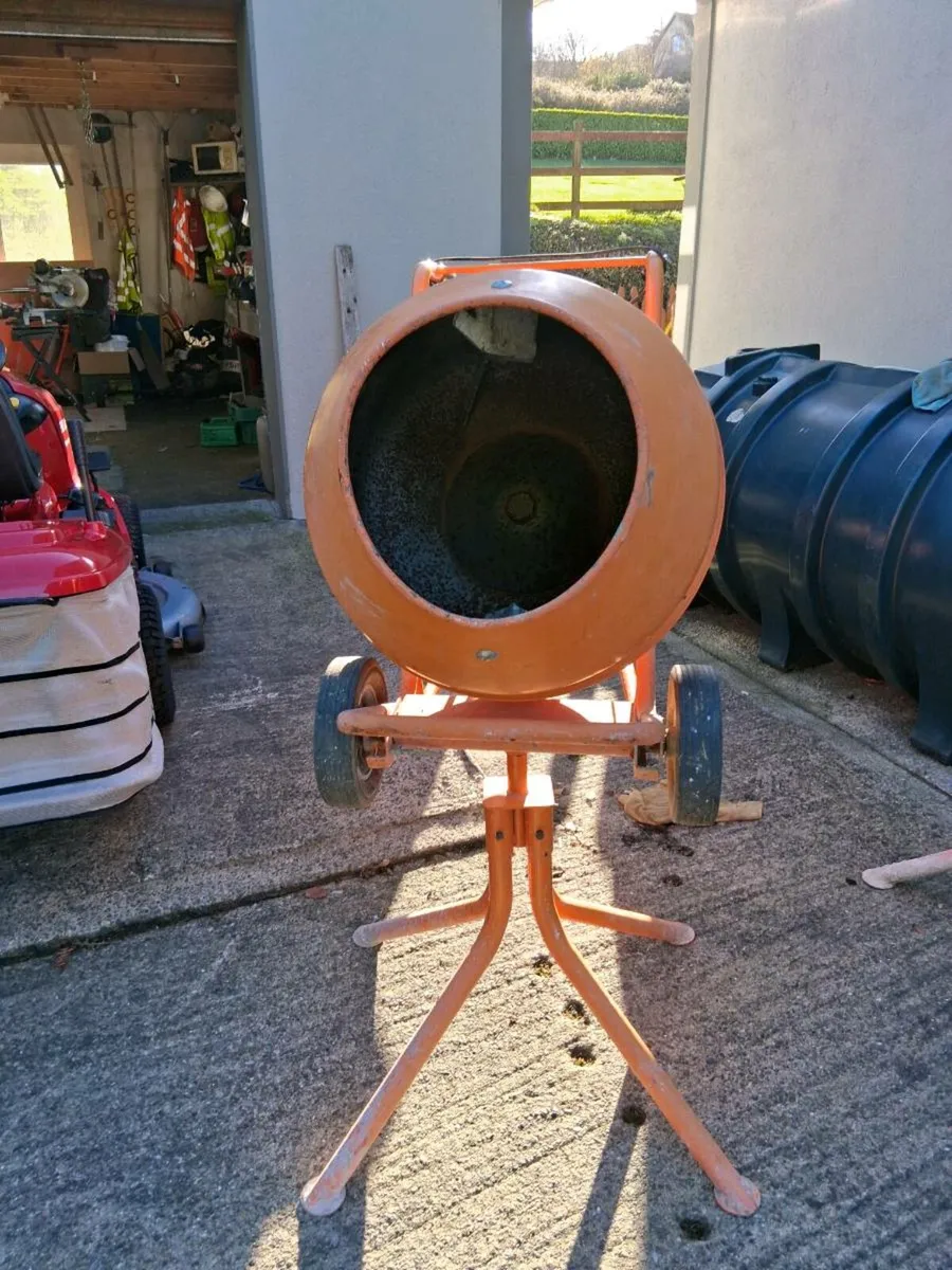 110 v electric cement mixer sa new condition - Image 1