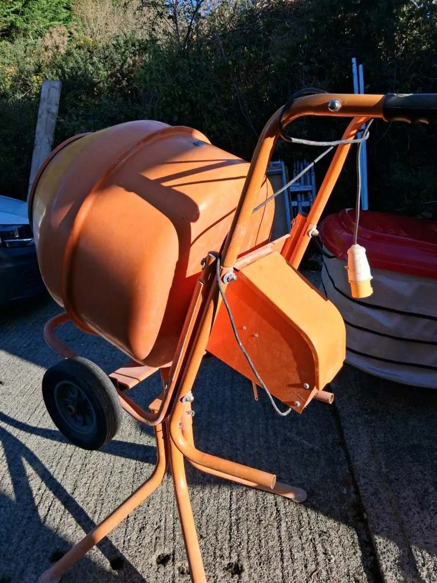 110 v electric cement mixer sa new condition - Image 2