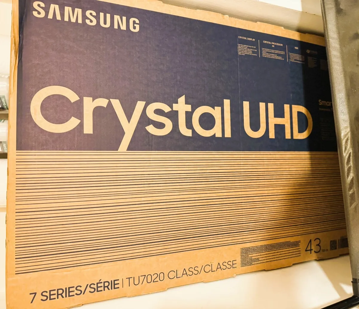 Samsung 43" Crystal UHD 4K HDR Smart TV - like new - Image 2