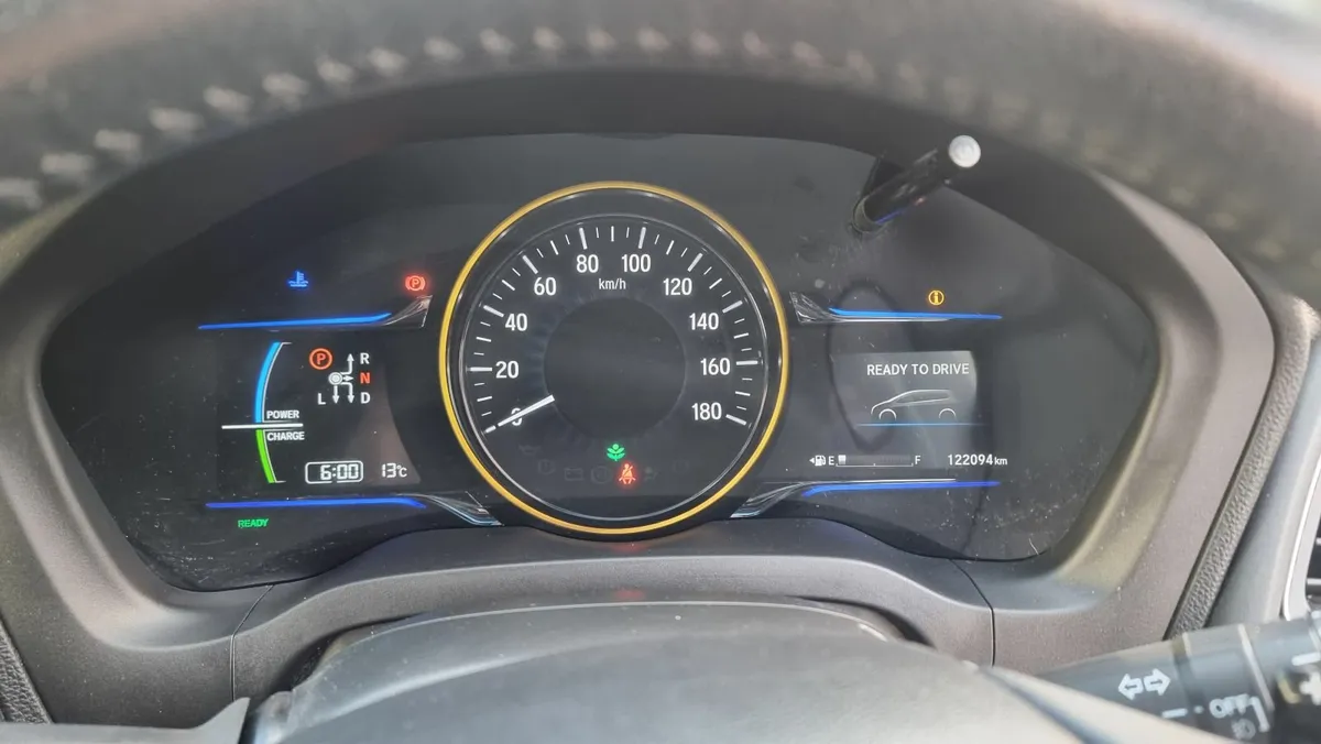 Honda Vezel (hr-v) automatic, hybrid 2015 - Image 4