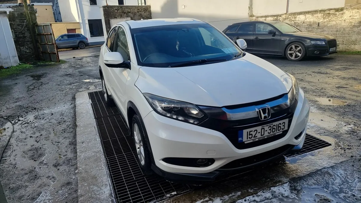 Honda Vezel (hr-v) automatic, hybrid 2015 - Image 1