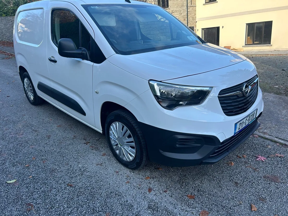 211 Opel combo 3 seater - Image 1