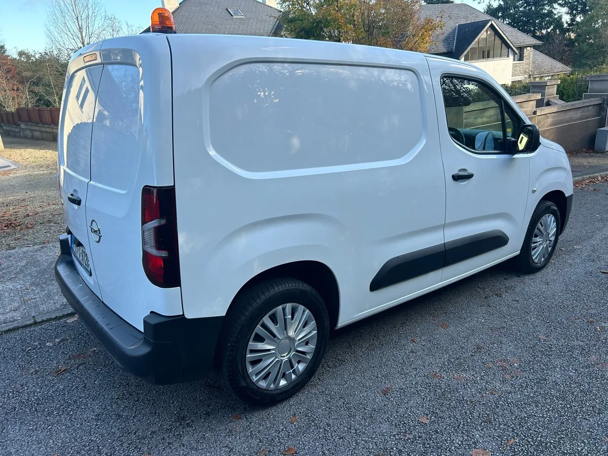 211 Opel combo 3 seater - Image 2