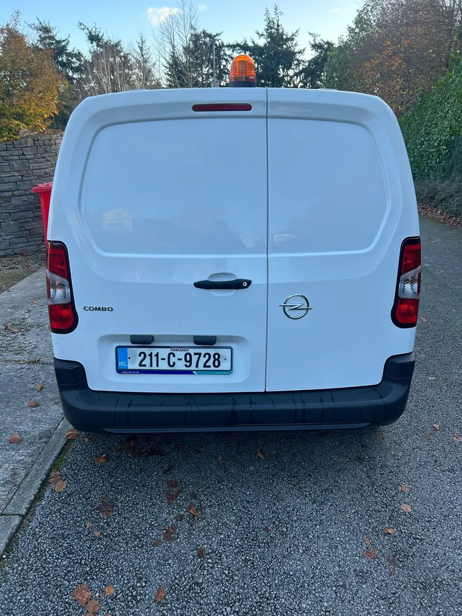 211 Opel combo 3 seater - Image 4