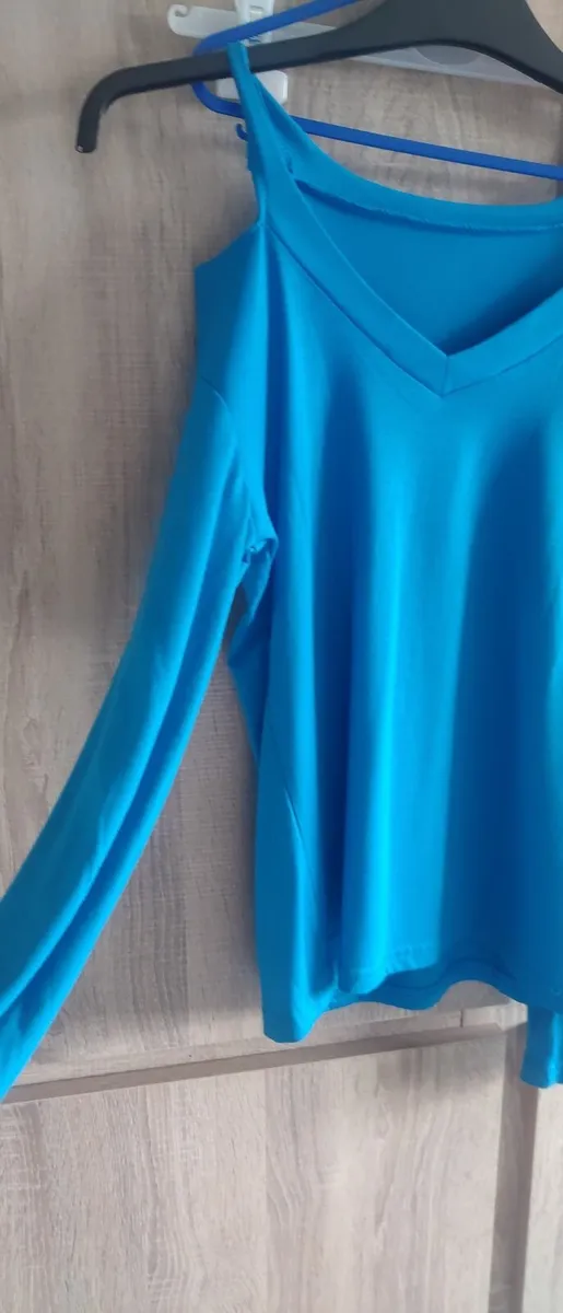 blue top fits sm new cold shoulders - Image 2