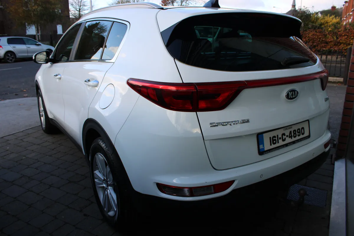 Kia Sportage 1.7 *SUNROOF* 2016 - Image 4