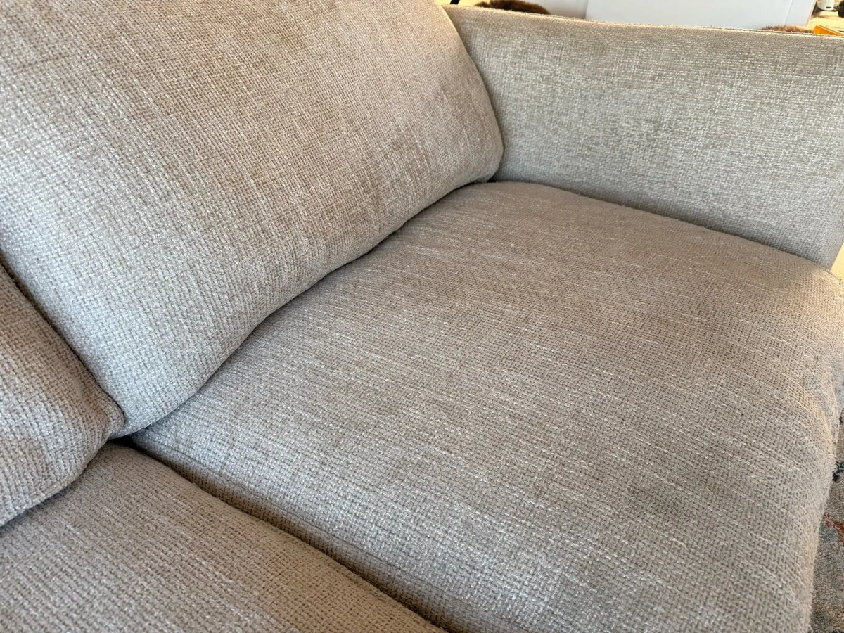 Diamond furniture 2.5 seater Connie sofa couch - Image 1