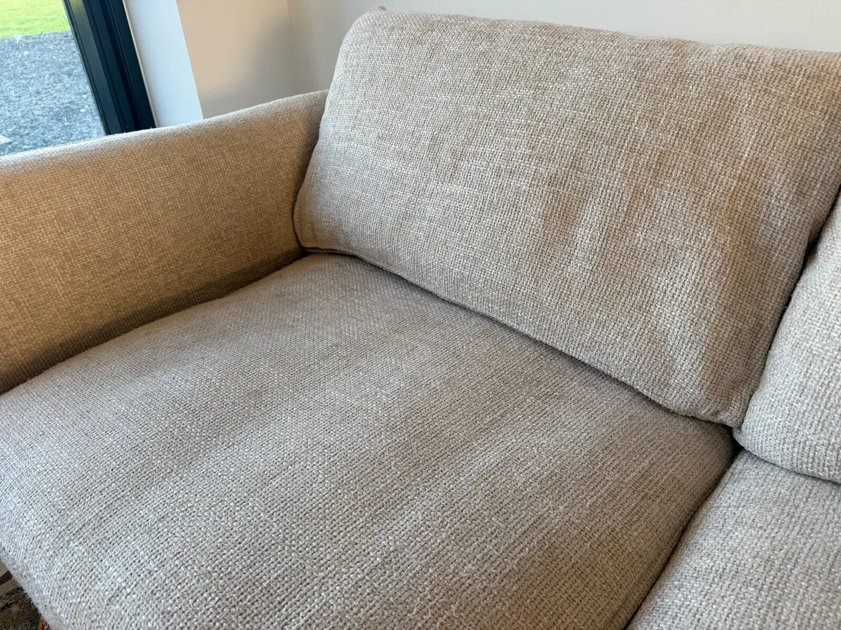 Diamond furniture 2.5 seater Connie sofa couch - Image 2