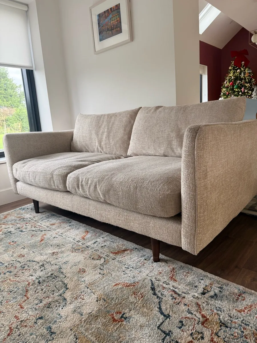 Diamond furniture 2.5 seater Connie sofa couch - Image 4