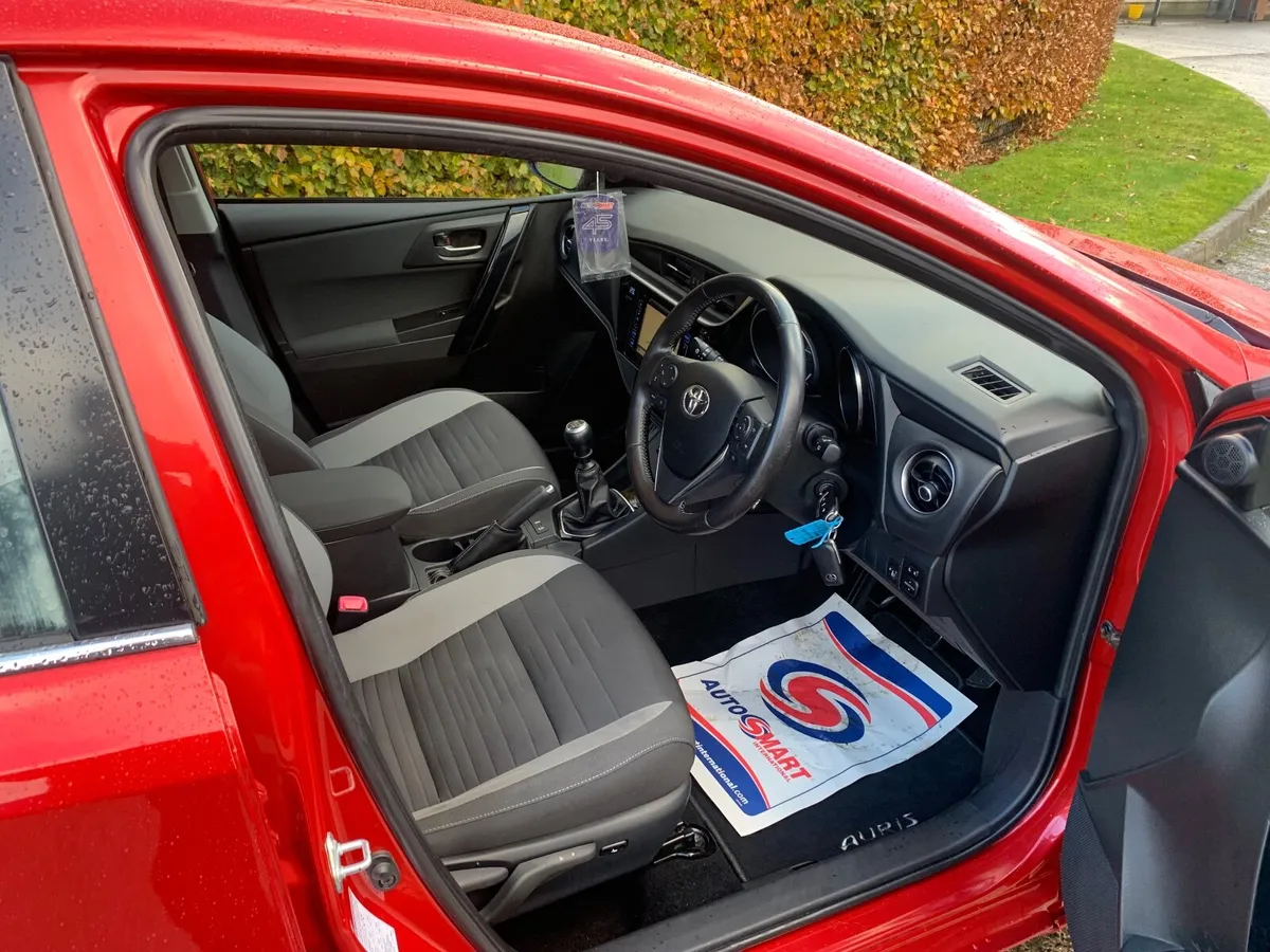 Toyota Auris 2015 - Image 4