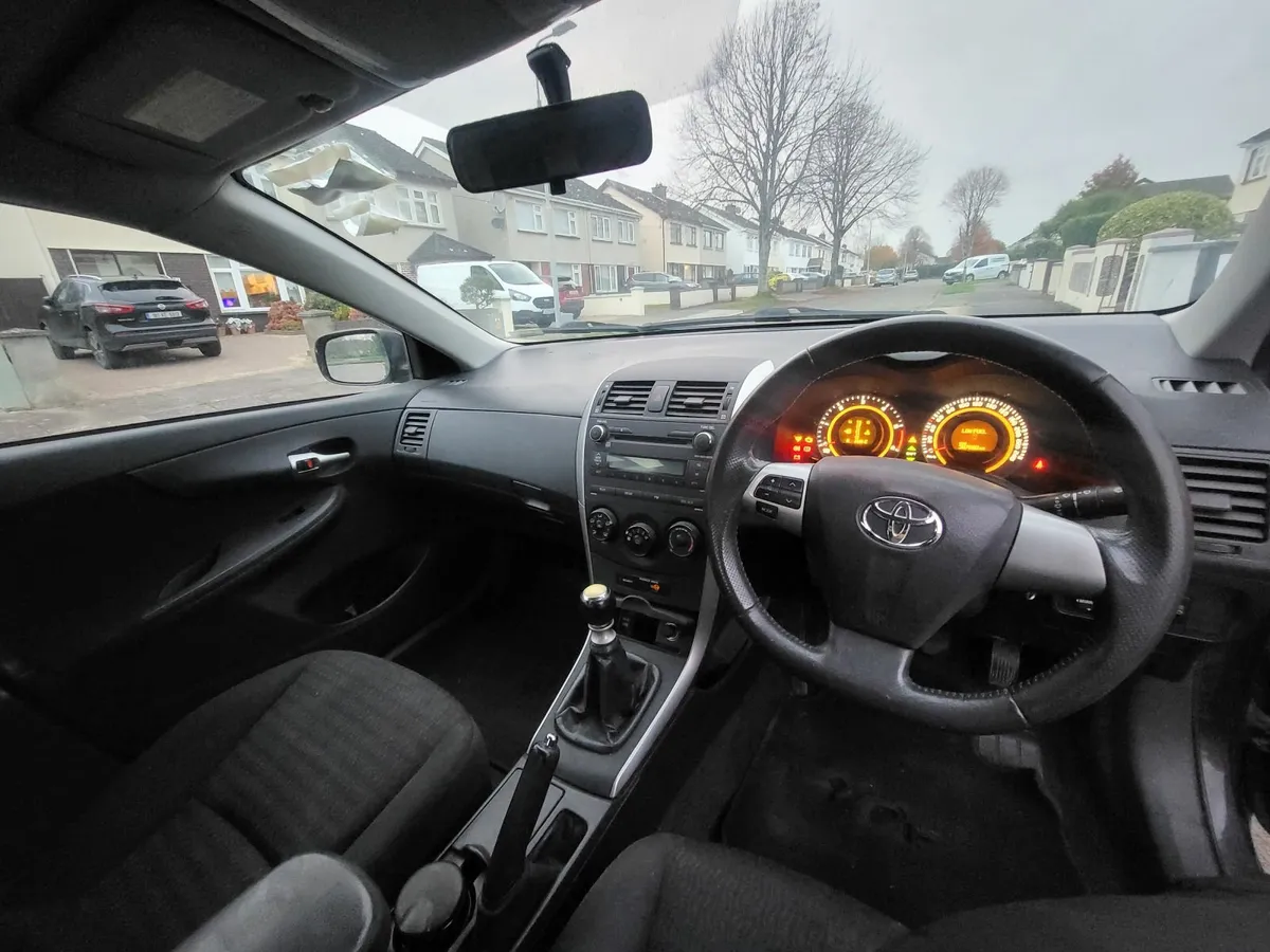 Toyota Corolla 2012 - Image 2