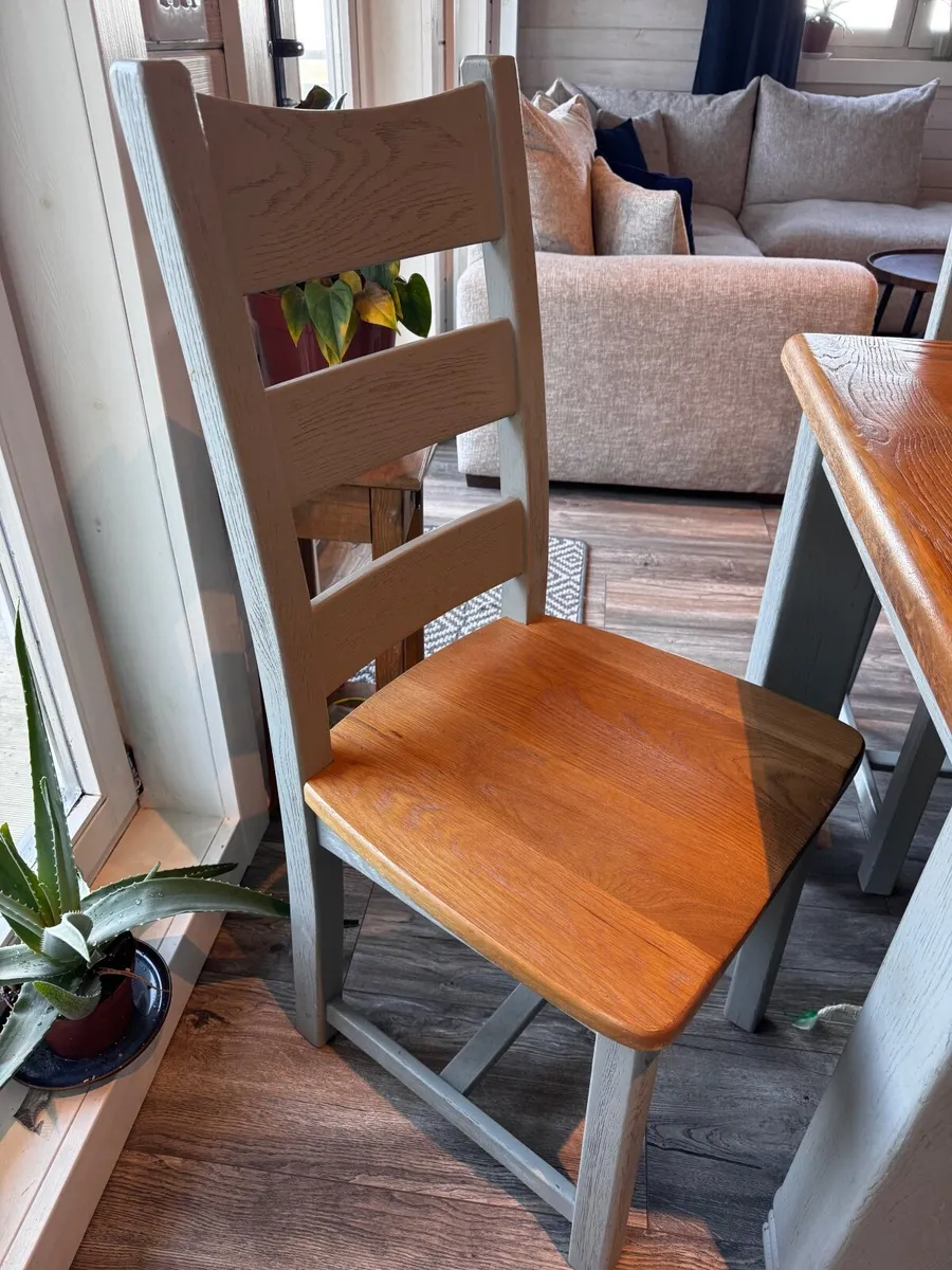 Oak Dinning table and chairs + bench - Image 4