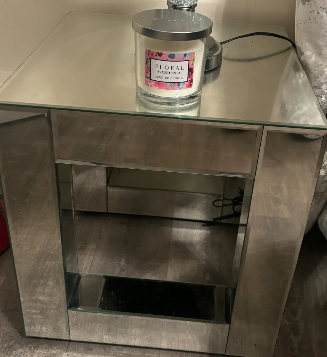 Mirror table side