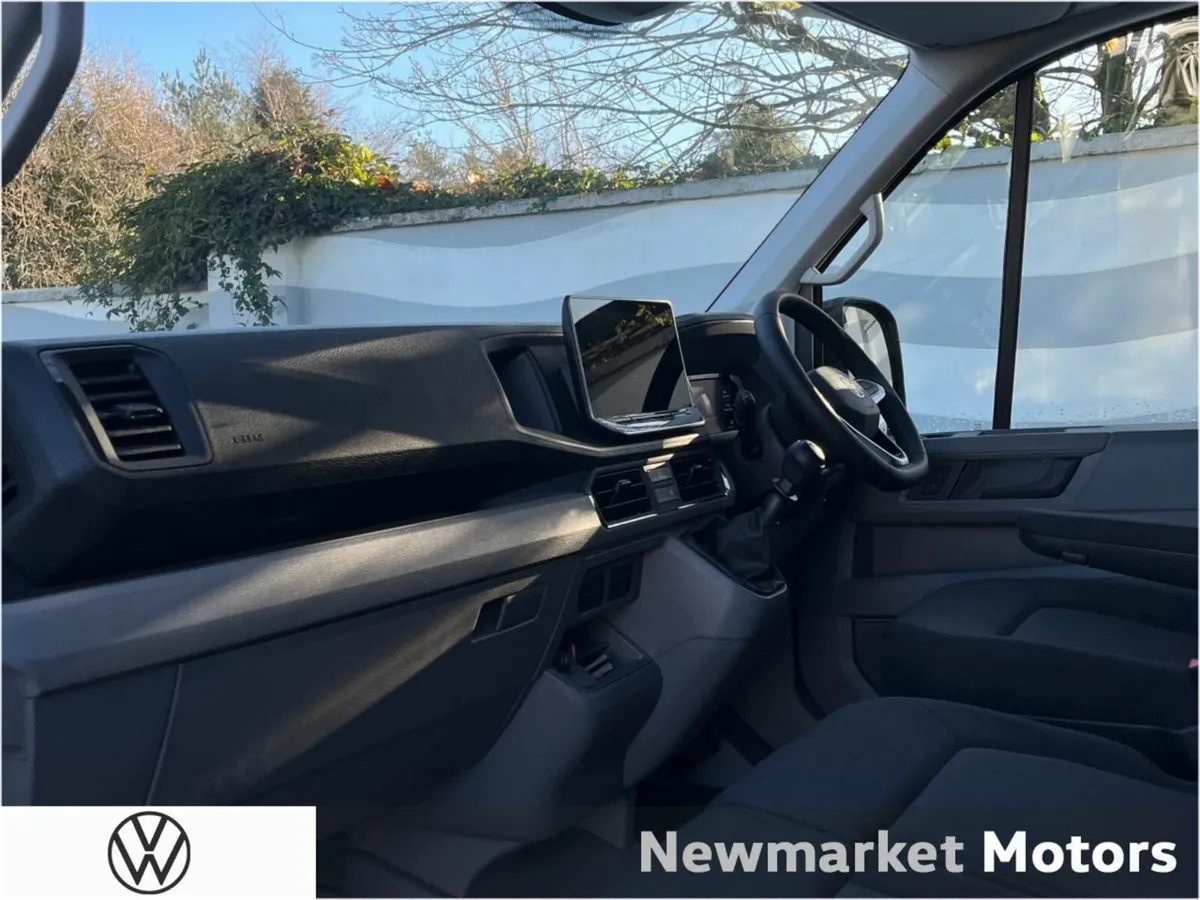 Volkswagen Crafter 35 HIGHLINE 177BHP 6 SPEED 2.0T - Image 4