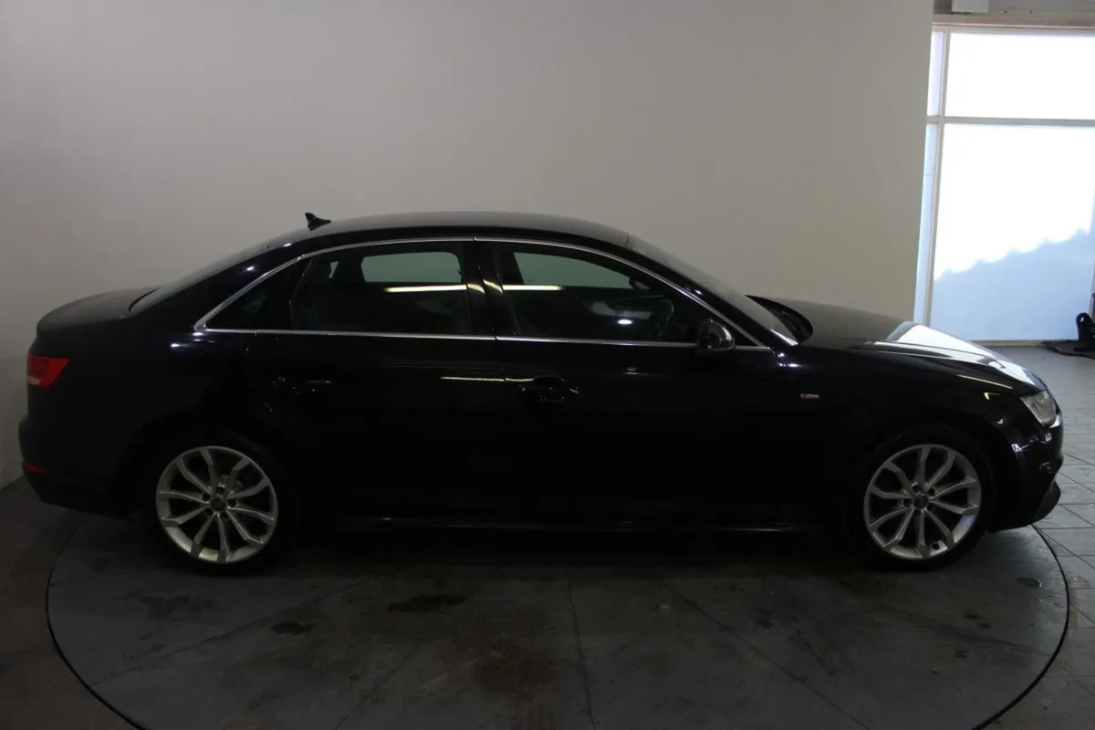 Audi A4 2.0tdi 150HP S Tronic S Line - Image 4