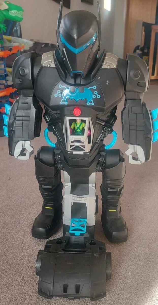 Imaginext DC Super Friends Bat-Tech BatBot Playset - Image 2