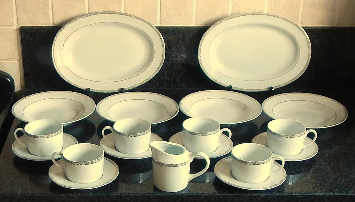 19 Vintage Royal Doulton Platinum Tableware Pieces - Image 1