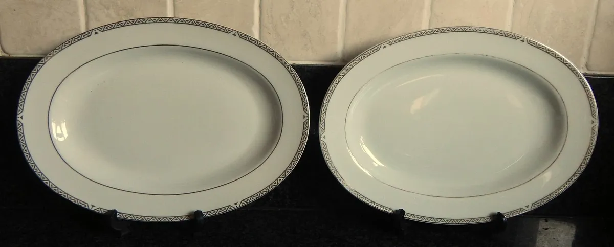 19 Vintage Royal Doulton Platinum Tableware Pieces - Image 4