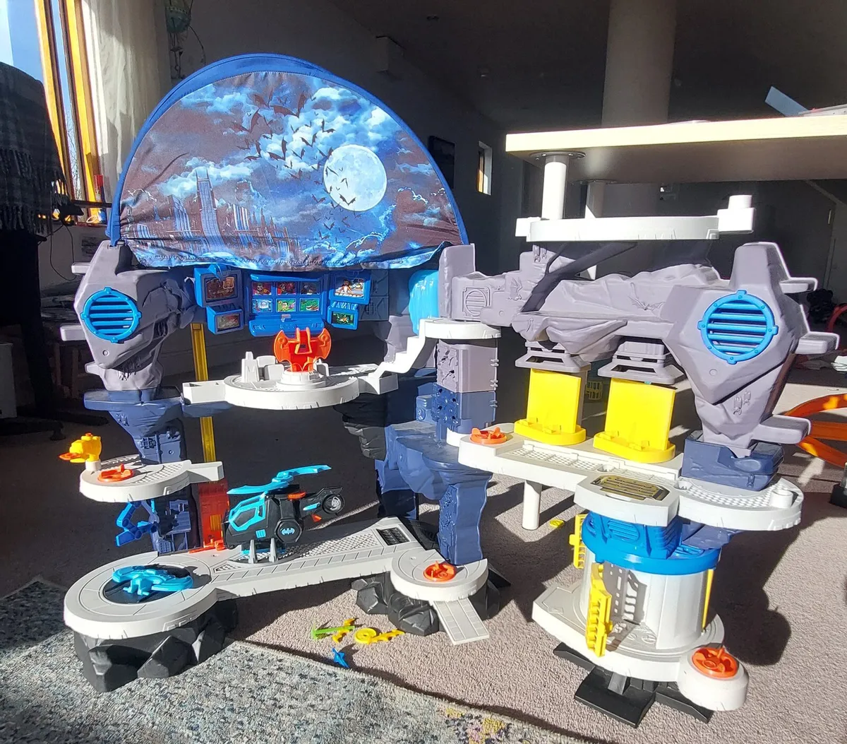 Imaginext DC Super Friends Playset Batcav3 - Image 1