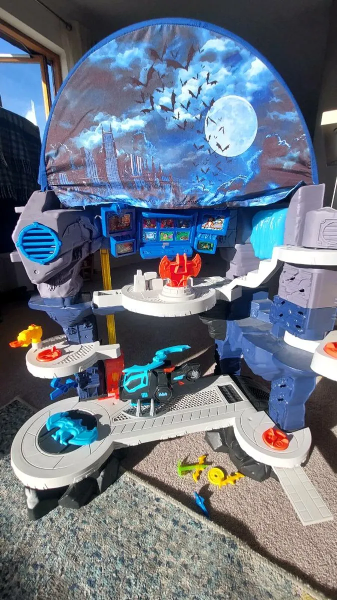 Imaginext DC Super Friends Playset Batcav3 - Image 2