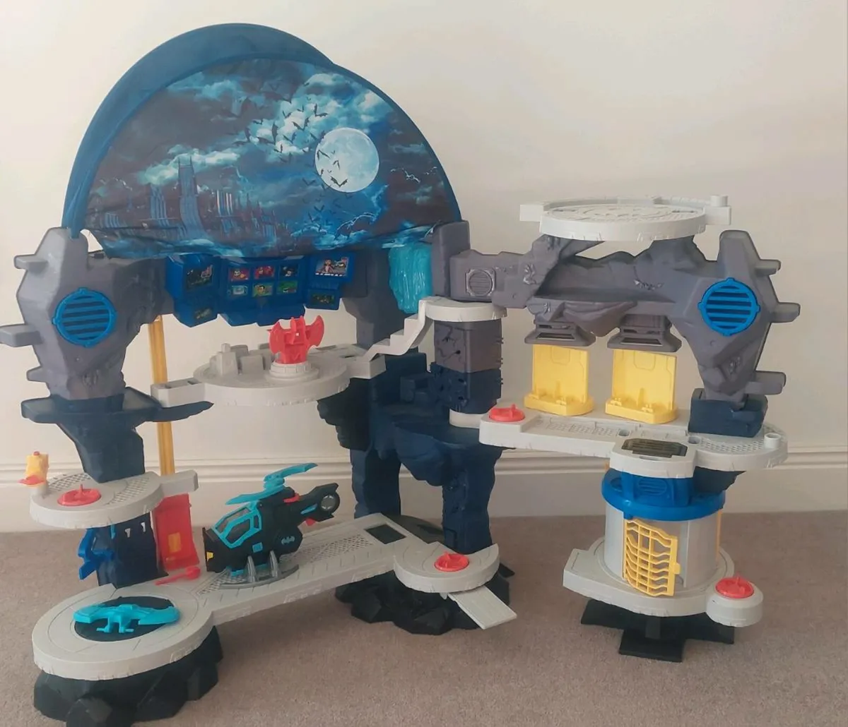 Imaginext DC Super Friends Playset Batcav3 - Image 3