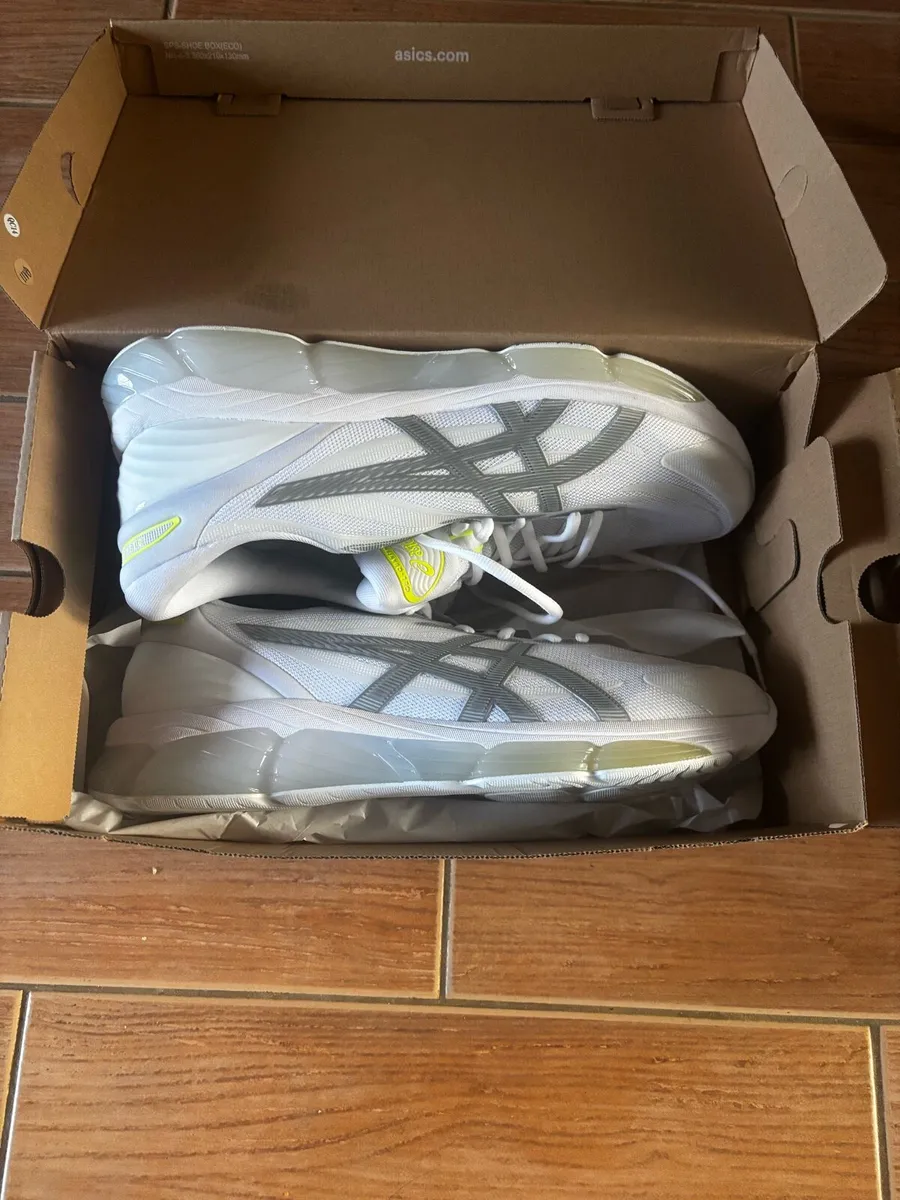 ASICS runner size 12 - Image 1