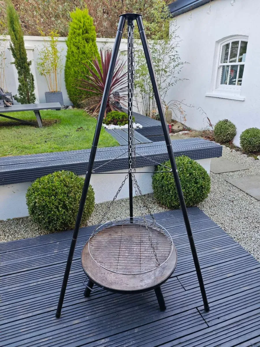 fire pit with tripod grill from Dublin 18 - Image 1